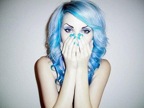 фото девушек с синими волосами