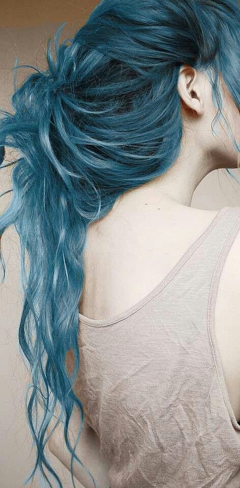 фото девушек с синими волосами