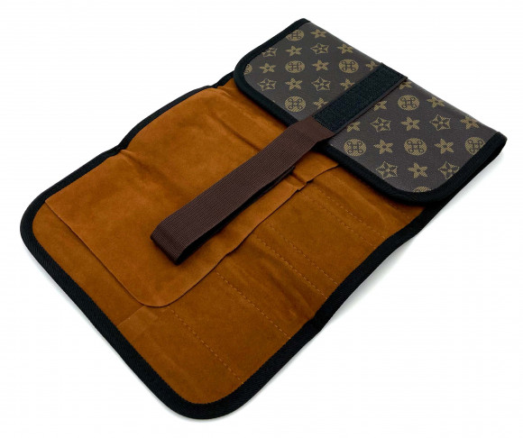 Пенал для парикмахерских ножниц и расчесок Пенал для парикмахерских ножниц и расчесок