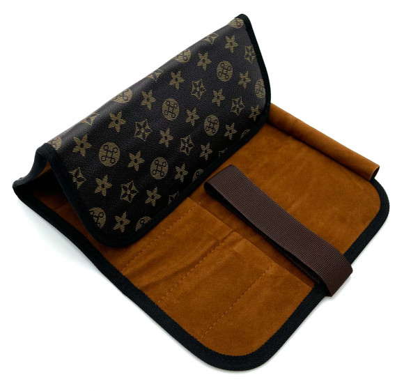 Пенал для парикмахерских ножниц и расчесок Пенал для парикмахерских ножниц и расчесок